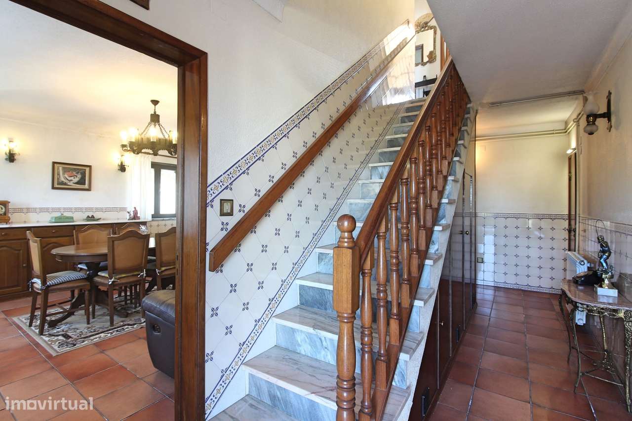 Moradia isolada em Gaeiras, com 4 quartos, jardim e garagem fechada.-8