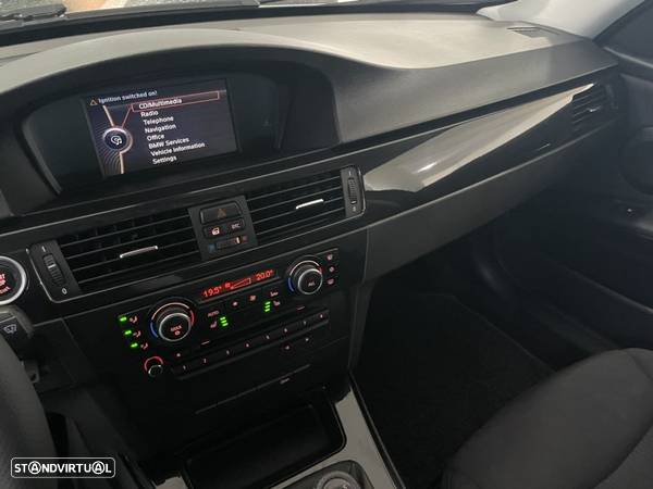 BMW 320 d Touring Navigation Sport - 34