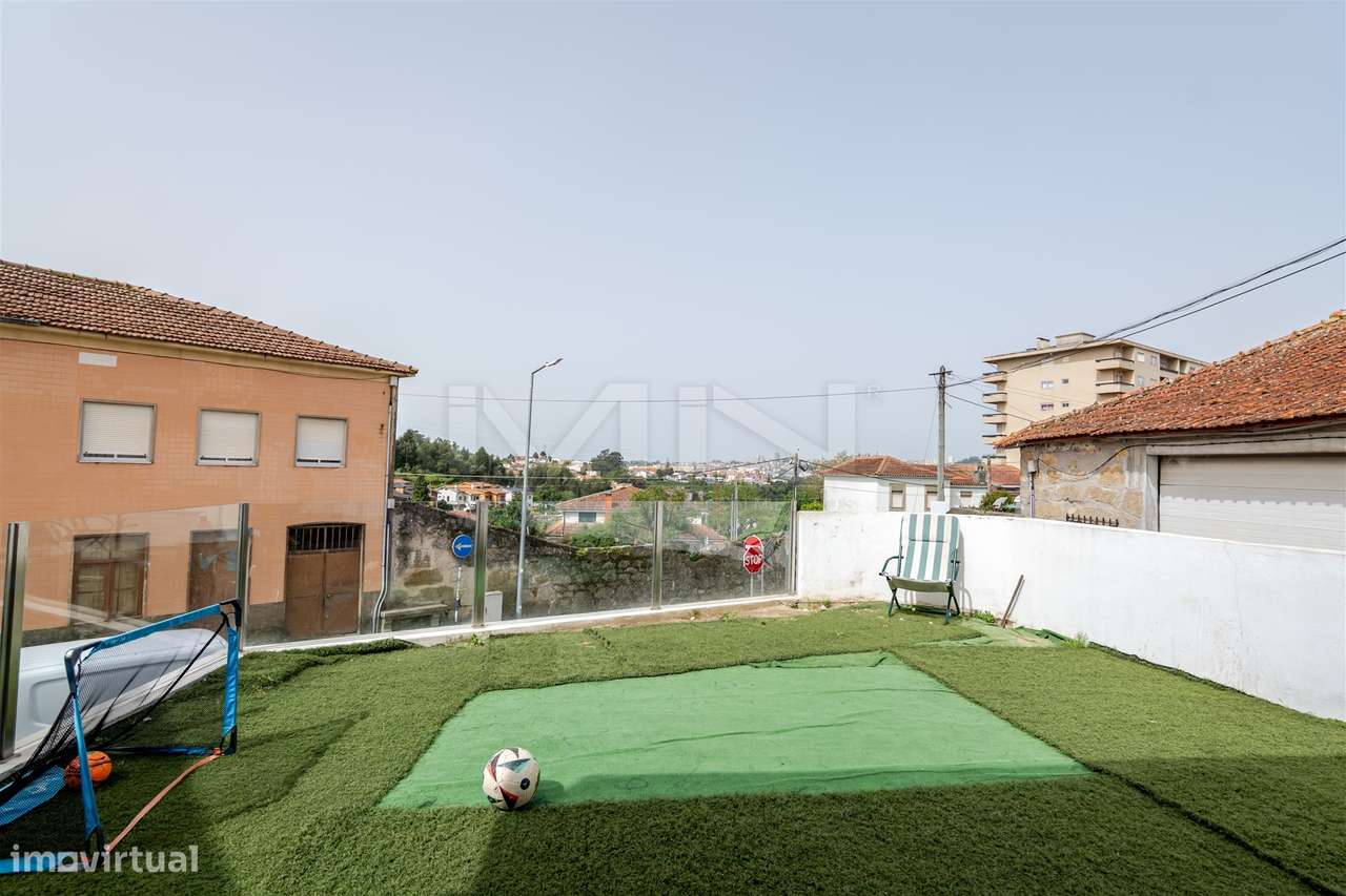 Moradia T4 de 4 Frentes: Elegância e Versatilidade a 2km do Freixo-31