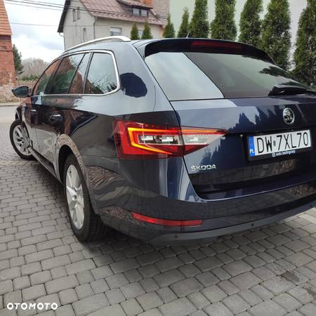 Skoda Superb Combi 2.0 TDI DSG Premium Edition - 8