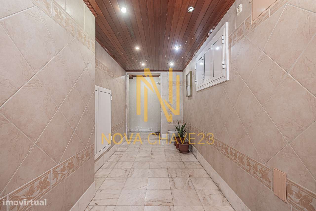 Apartamento T2 com Suíte nas Campinas Remodelado com Varanda-27