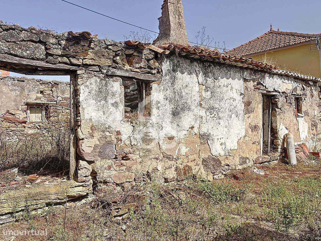 Propriedade mista com ruína e terreno fértil,  localizada nas Antas-6