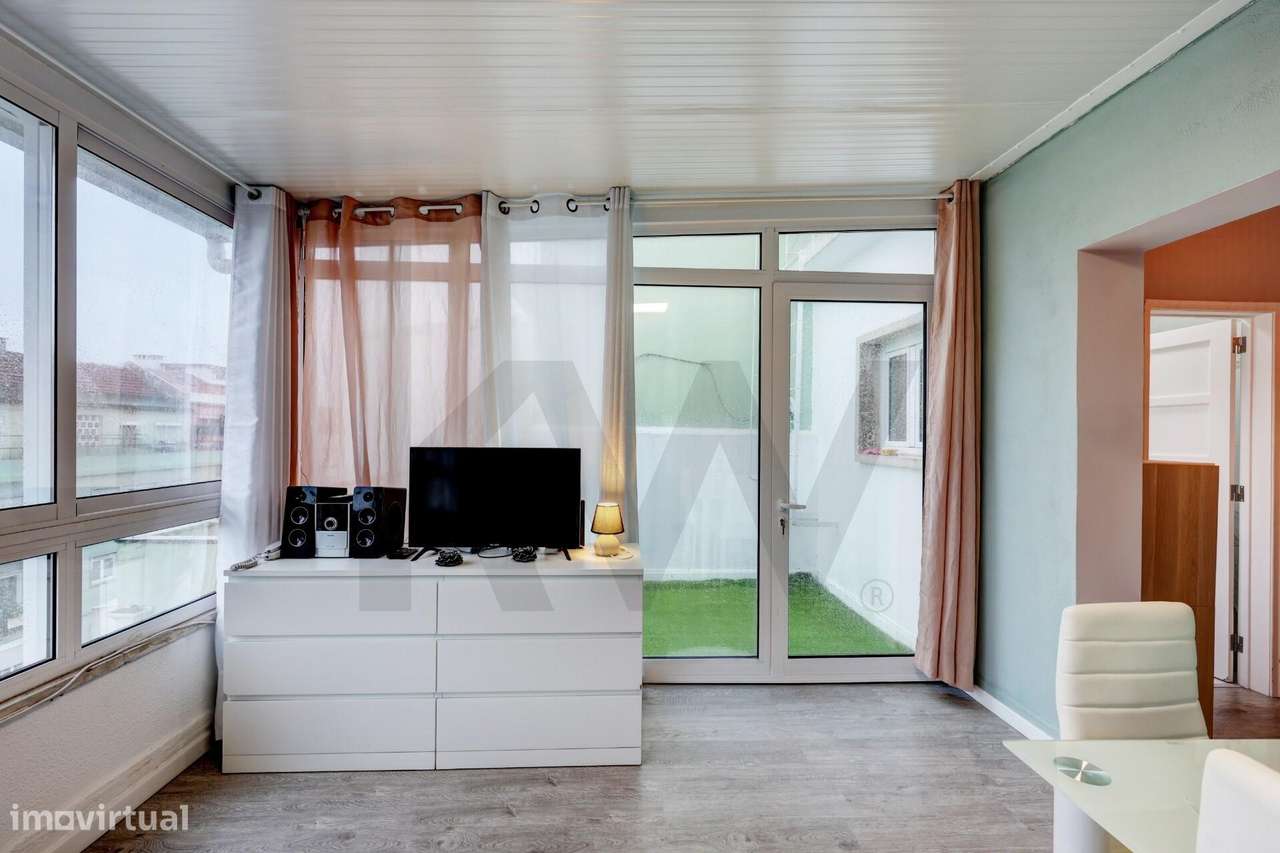 T1 com Varanda e Muita Luz – Av. D. Nuno Álvares Pereira, Amadora - Grande imagem: 4/25