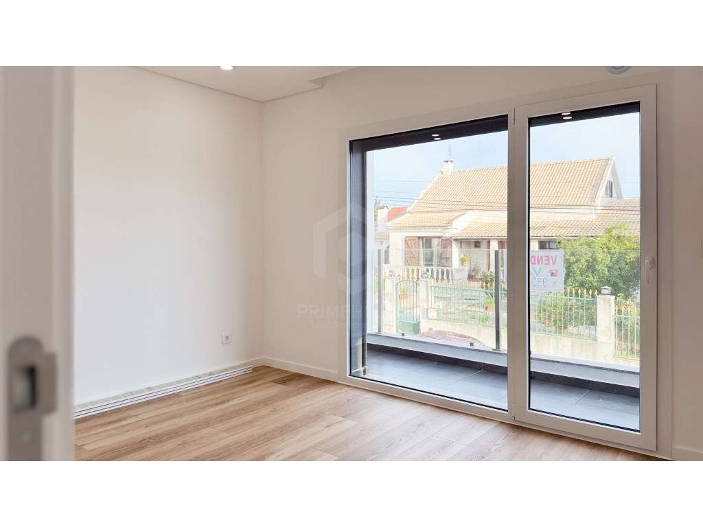 Moradia T4 com piscina - Quintinhas-27