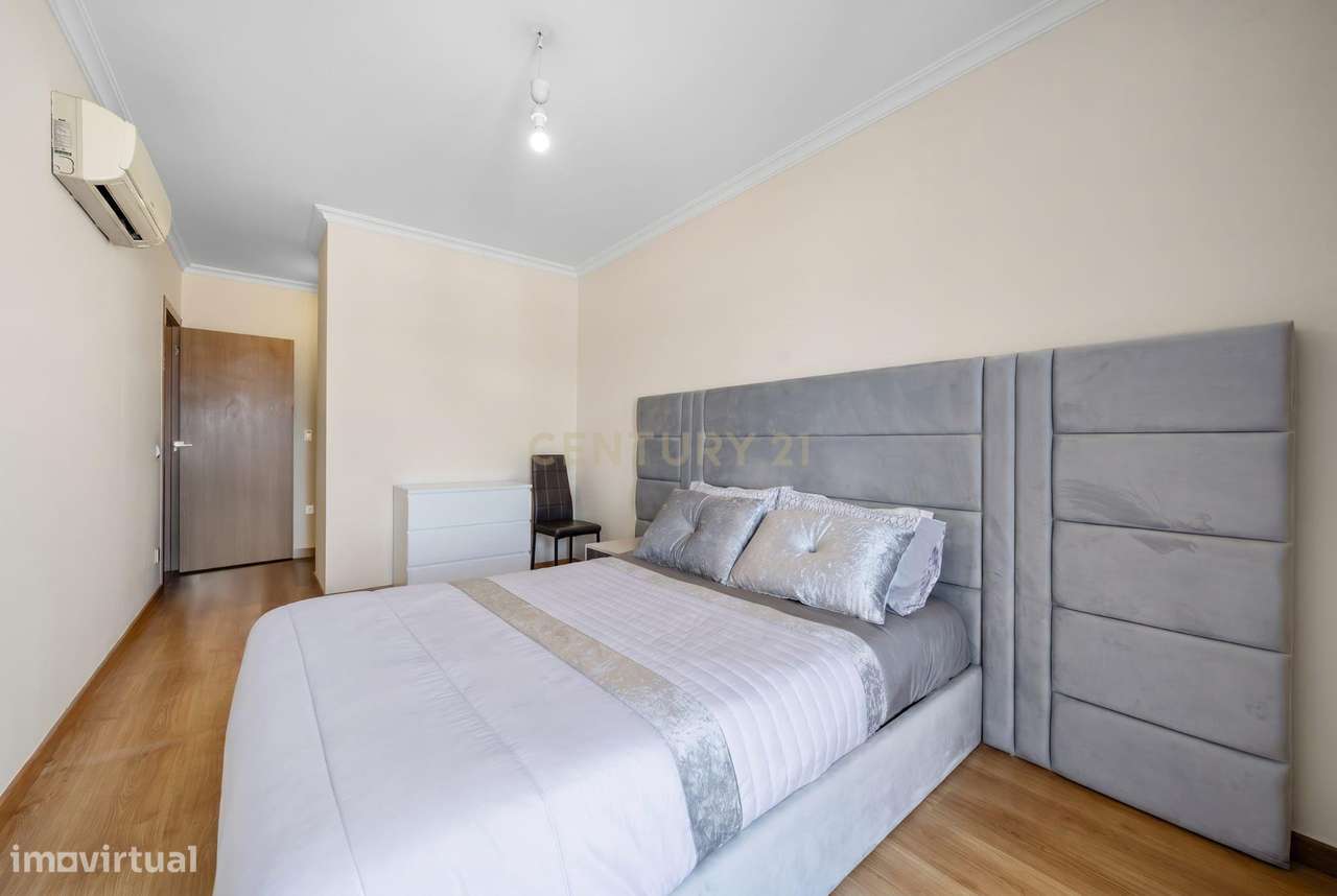 Apartamento T2 em Montijo com Parqueamento e Varandas-12