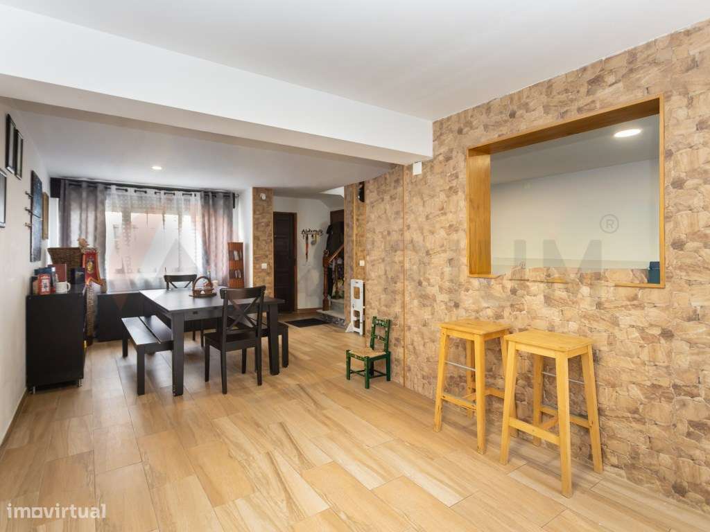 Moradia T3 com garagem, no Faralhão-14