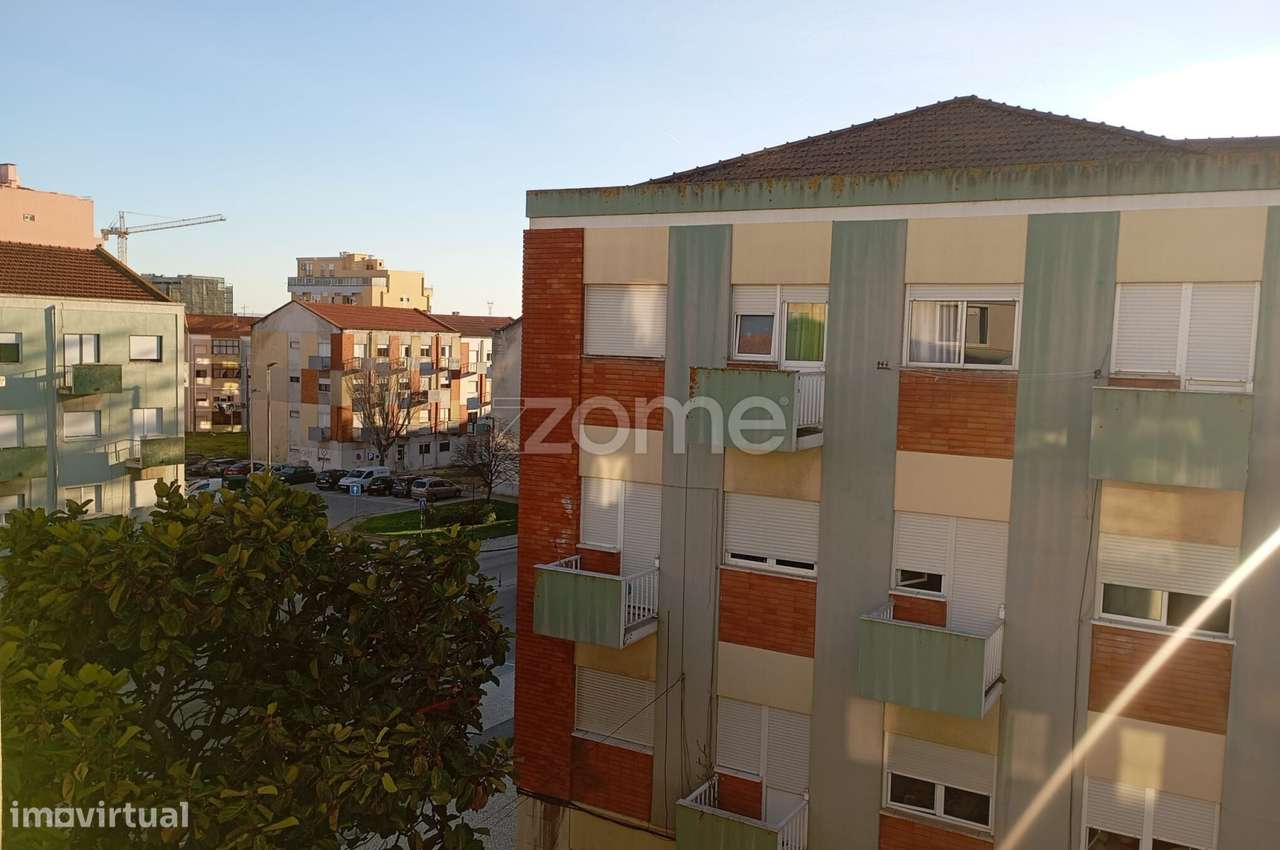 Apartamento T2 renovado no Barreiro-10