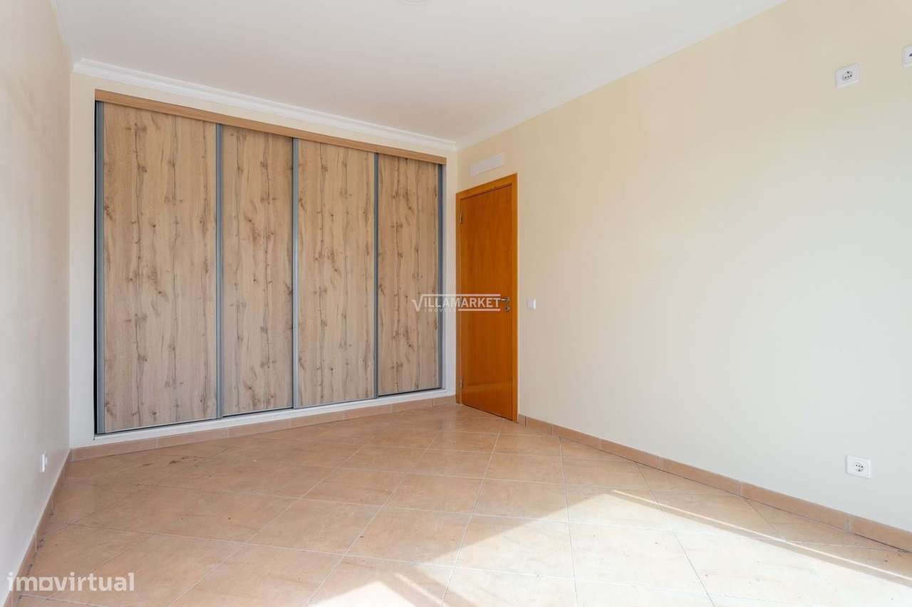 VILLA V3 composta por 2 andares com 435 m2 de terreno situada em Cotov-22