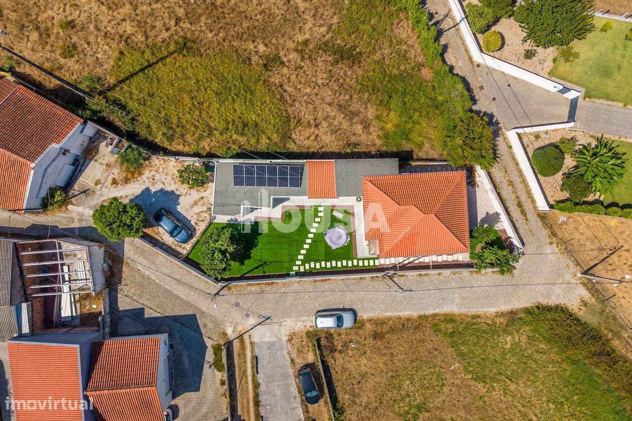 Moradia T4 térrea totalmente renovada na Gândara dos Olivais-49
