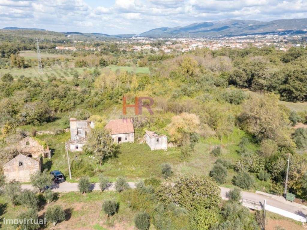 Vende-se Terreno com casas em ruina com 8000m2-18