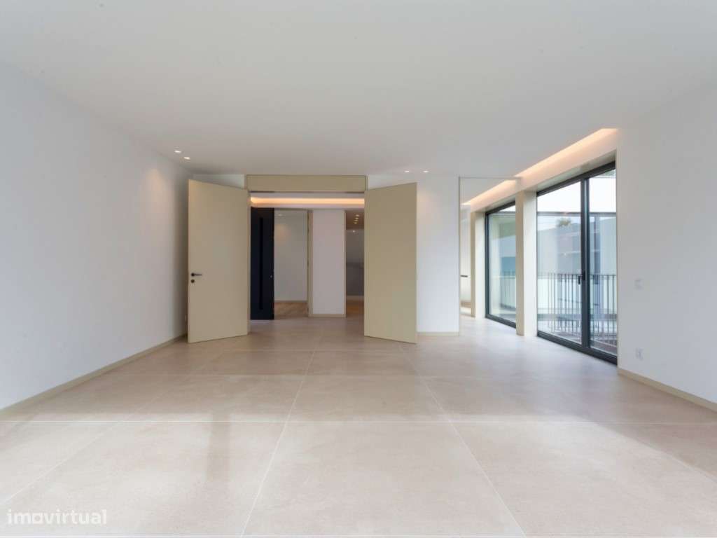 Moradia T4+1 com piscina - Praia Lavadores - Pronta Habitar - Grande imagem: 5/29