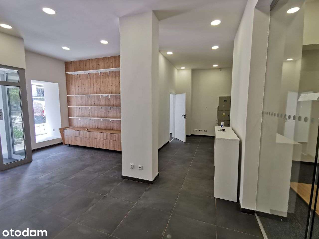 Duży lokal w parterze na wynajem w centrum - Wojsk - Pełny obrazek: 5/19