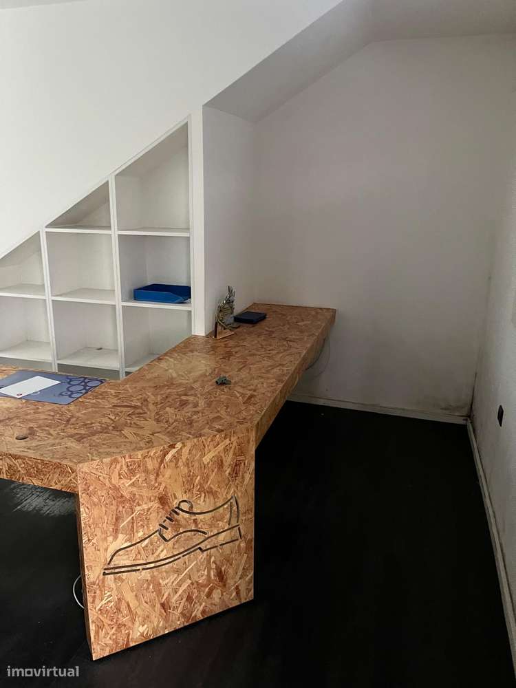 Armazém com Escritórios e Licença Industrial – Vila Nova de Famalicão - Grande imagem: 5/9