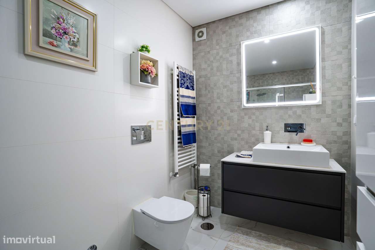 Apartamento T3 Semi-Novo em Caldas da Rainha | 2 Varandas | 2 Parqueam-15