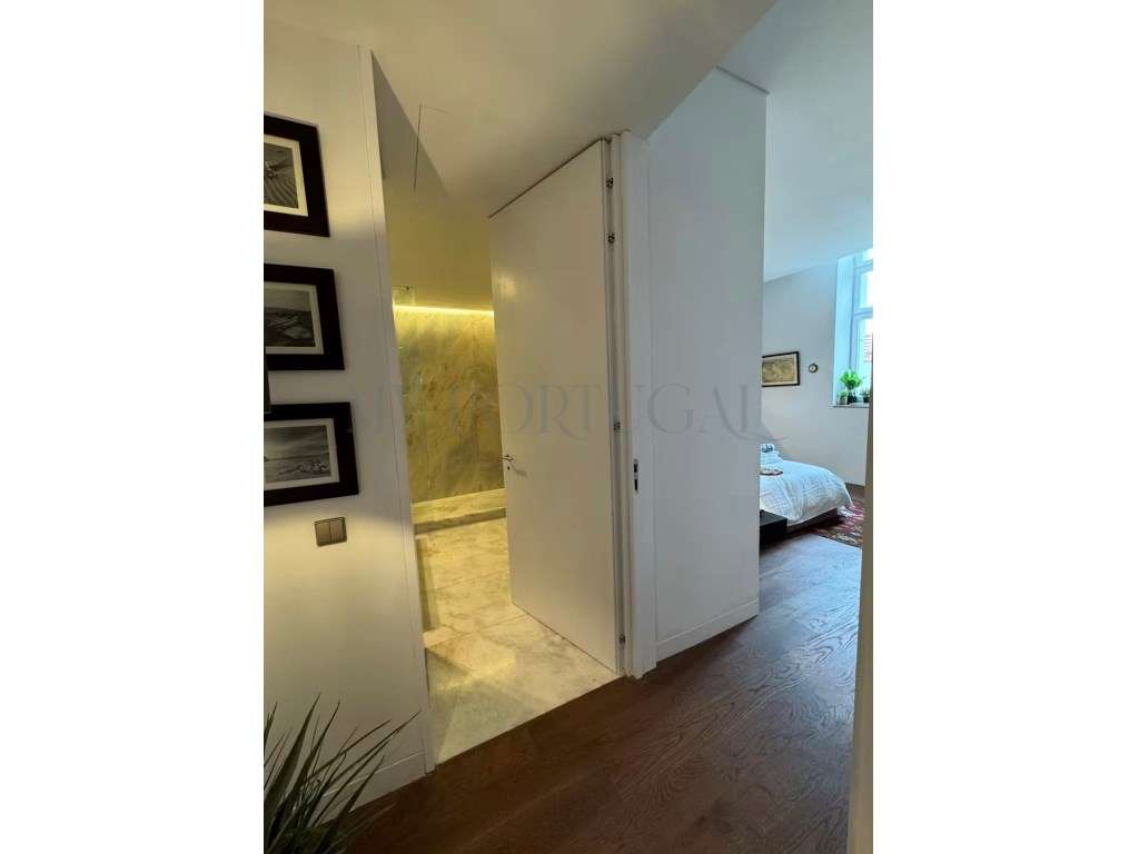 Refúgio de Design e Luz na Praça Dom Luís I - Onde o Rio encontra a...-15