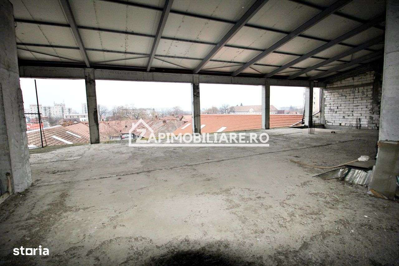 Spatiu comercial 2.800 mp.Piata Republicii,555 euro mp - Imagine principală: 1/13