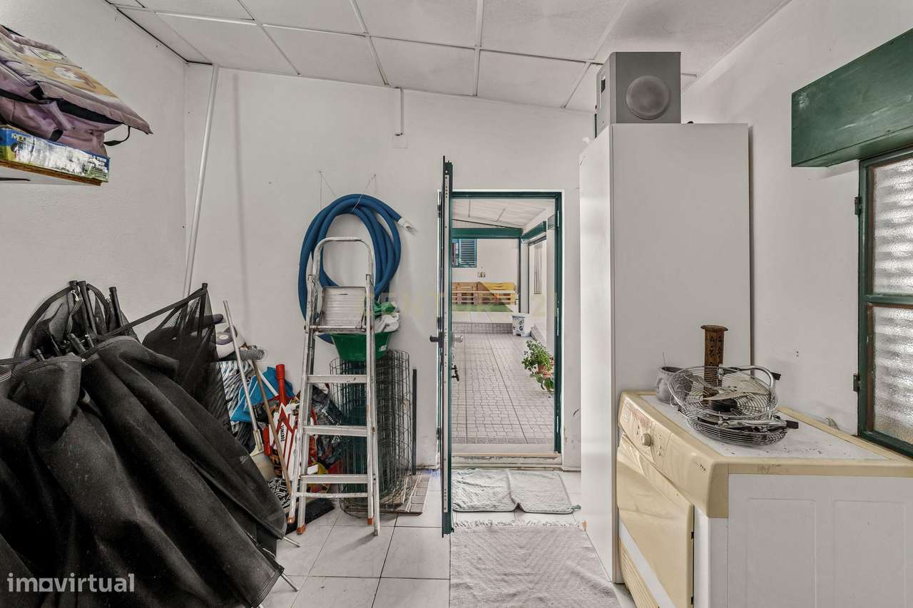 MORADIA T5 COM GARAGEM E PISCINA, 327 M² DE TERRENO PARA USUFRUIR-30