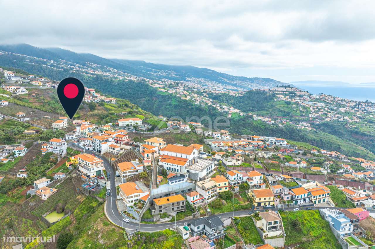 Moradia T2 para recuperar no Estreito de Câmara de Lobos-3