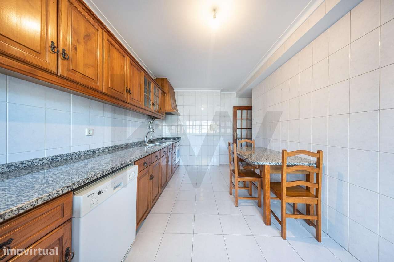 Apartamento T3 com varanda, lareira e ótima exposição solar em Nogueir - Grande imagem: 5/32