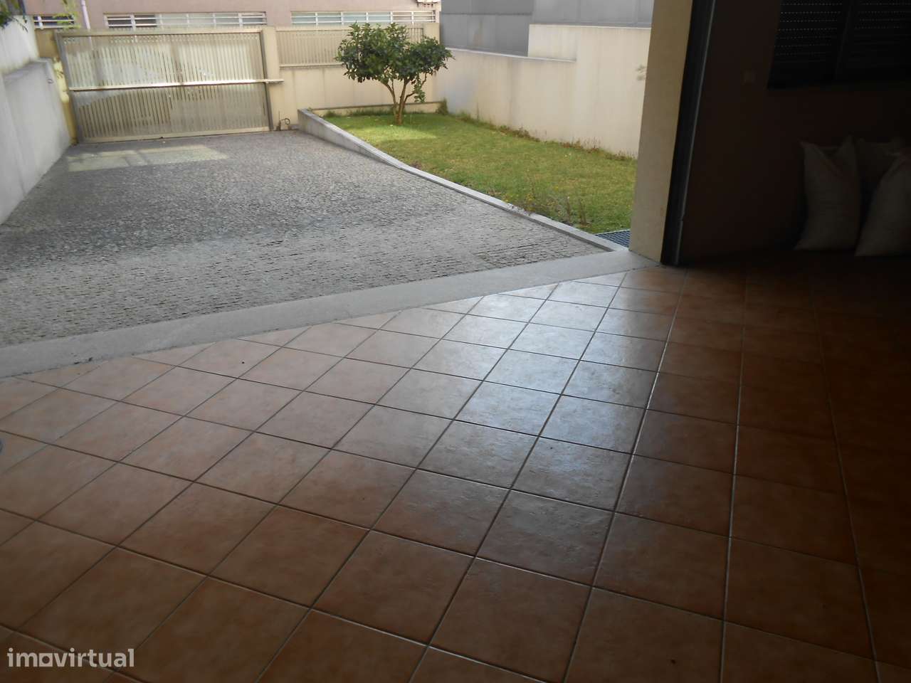 MoradiaT4, virada a nascente poente, garagem para 3/4 carros-27