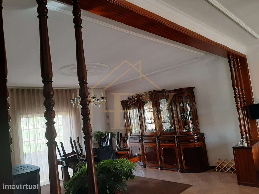 Moradia Tri-familiar em Serzedelo Guimarães com terreno de 800m2 - Grande imagem: 3/24