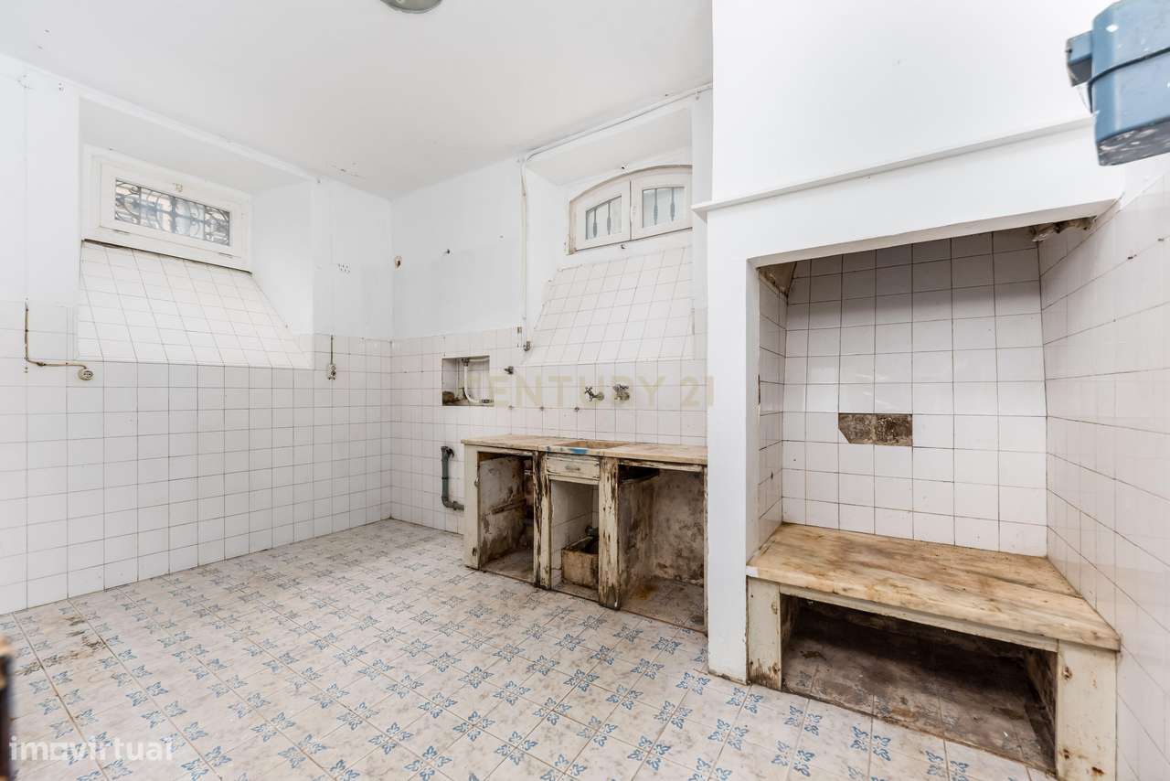 Apartamento T2 para Recuperar em Arroios, Lisboa - Grande imagem: 4/23