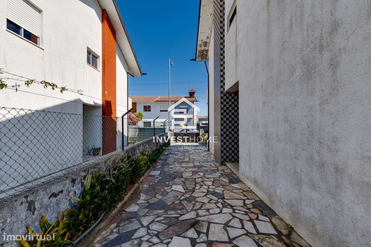 Moradia T4 | Junto ao Metro do Lidador | Varanda | Jardins | Garagem - Grande imagem: 4/60