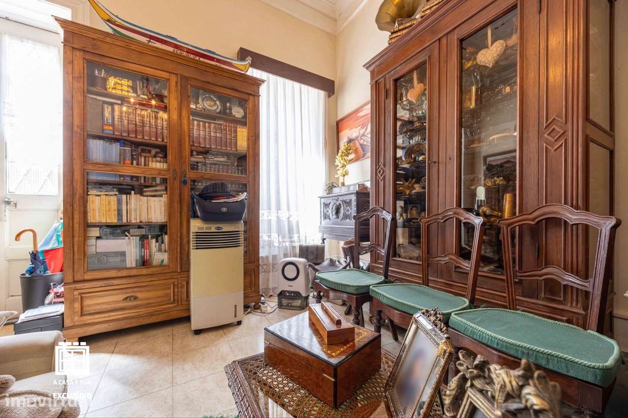 Moradia no centro de Ovar com excelente potencial - Exclusivo - Grande imagem: 4/12