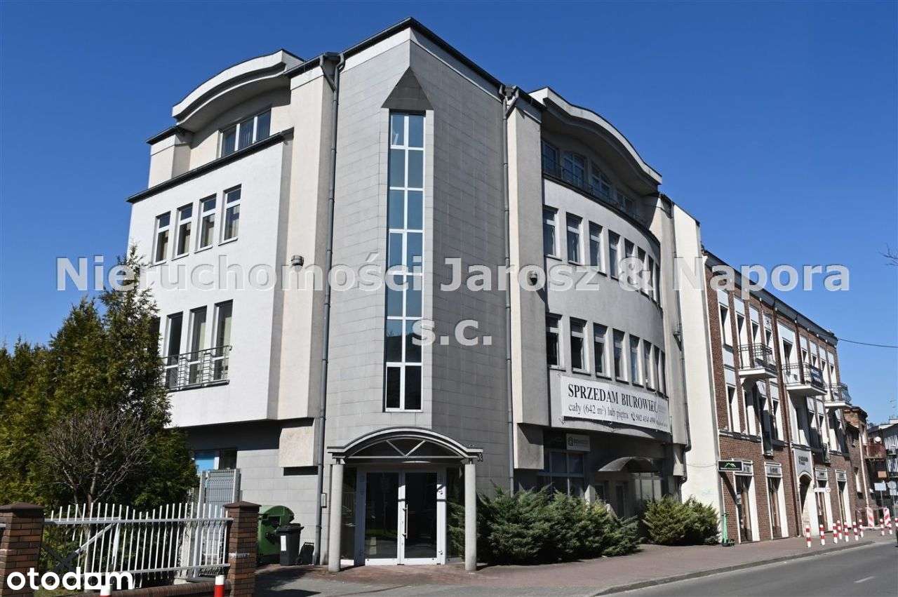 Nowoczesny budynek usługowo-handlowy z windą-2