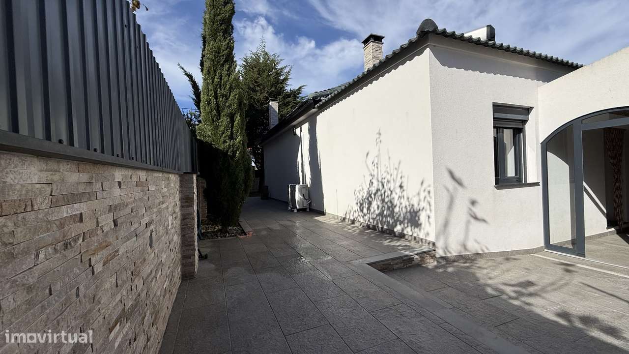 Moradia IsoladaT1+1 Totalmente Remodelada -Charneca da Caparica-6