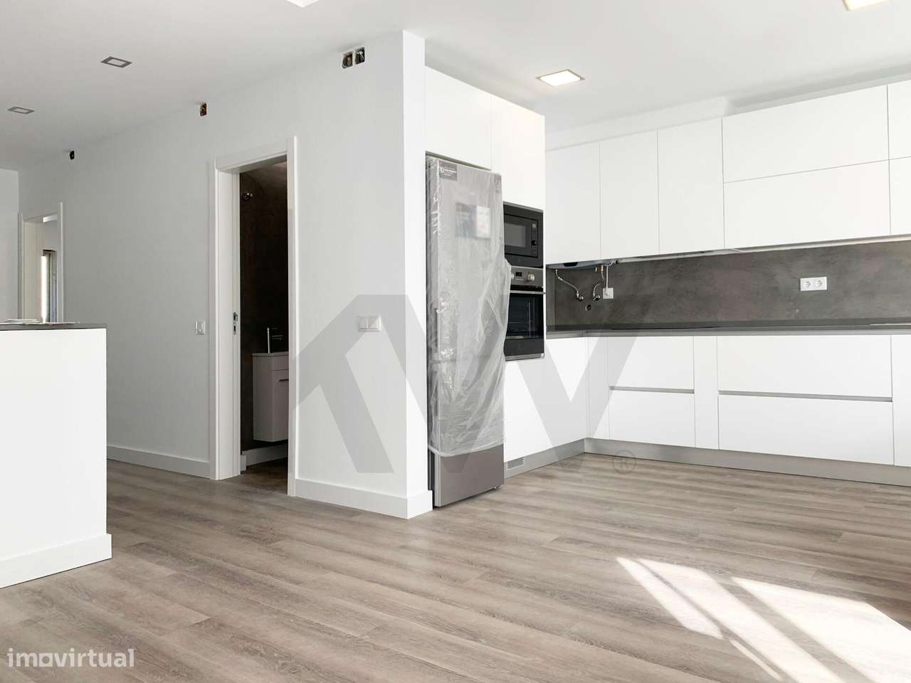 Apartamento T2 com 2 casa de banho Totalmente Remodelado em Queijas - Grande imagem: 4/16