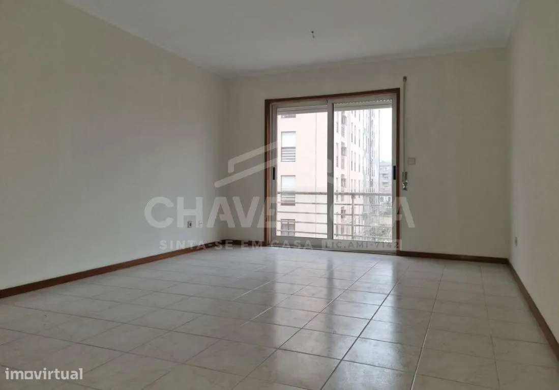 Apartamento T2 com varanda e garagem - Fânzeres - Grande imagem: 4/14