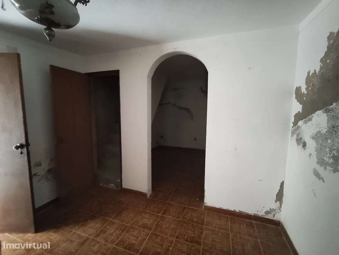 Moradia para Recuperar - Grande imagem: 4/7