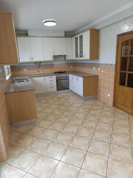 Moradia para arrendar ao ano - Grande imagem: 4/12