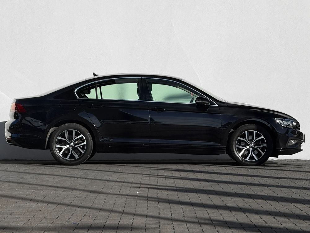 Volkswagen Passat 1.5 TSI Evo Business DSG 150 KM — zdjęcie 3
