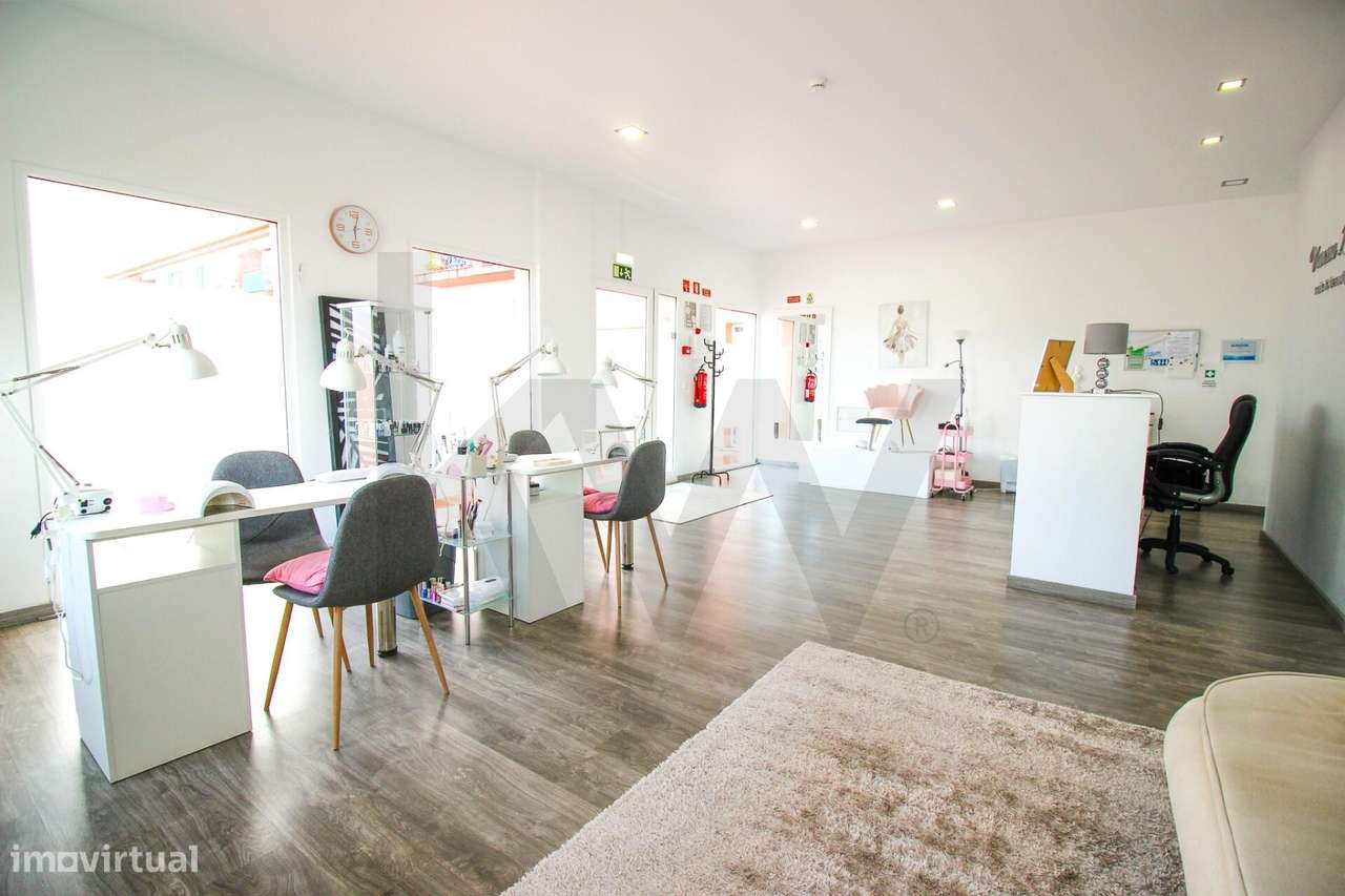 Espaço Comercial no Faial Em Excelente Estado de Conservação - Grande imagem: 4/18