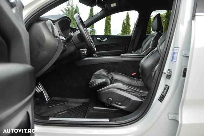 Volvo XC 60 D4 AWD R-Design - 24