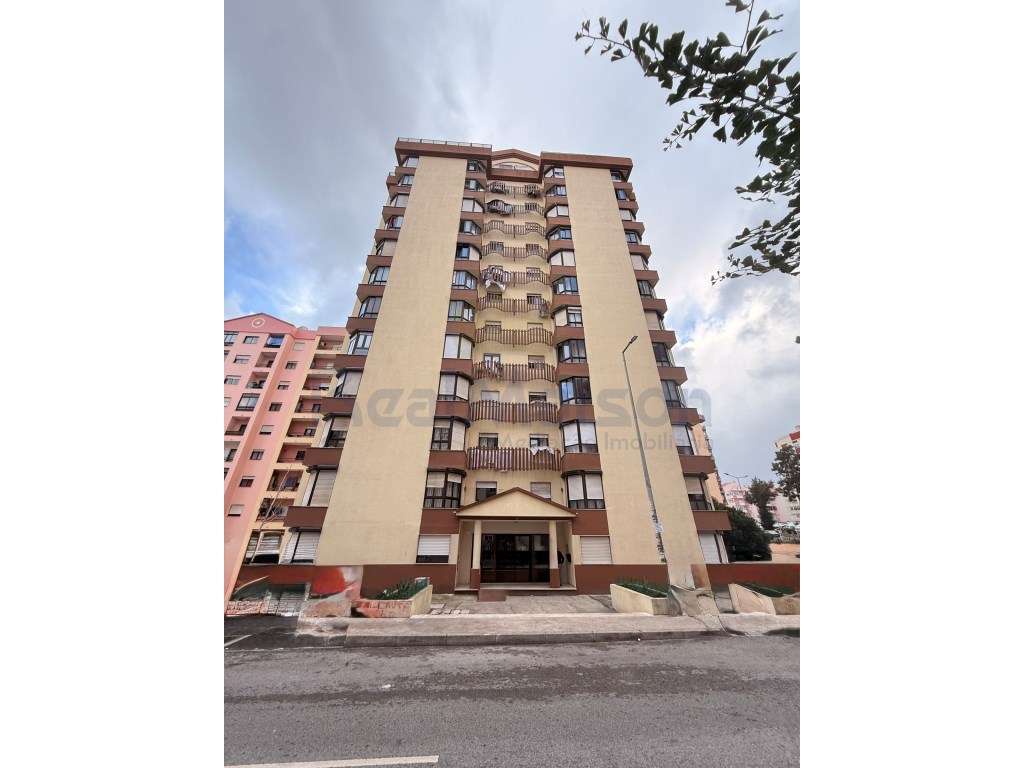 Vende-se Apartamento T2 Renovado - Mem Martins-14