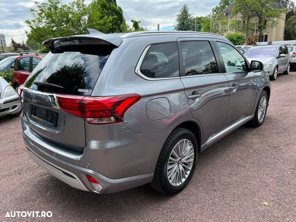 Mitsubishi Outlander - 9