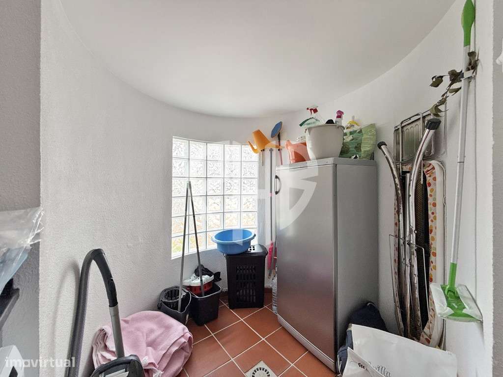 Moradia Geminanda 3 Pisos com garagem, varanda e espaço exterior em...-24