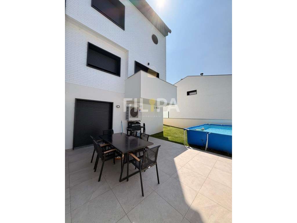 Moradia T3 Como Nova | Construção 2025 | Jardim | Garagem para 3 Ca...-33