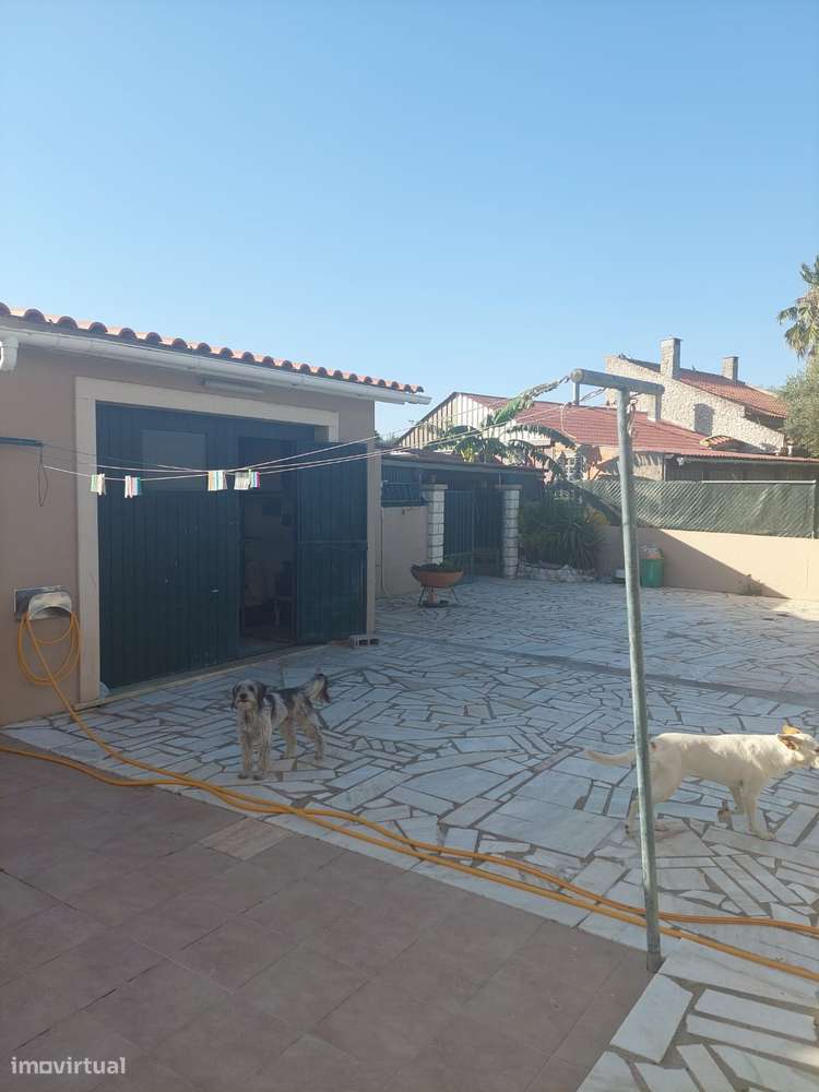 Moradia T2+1 com piscina em Salvaterra De Magos.-31