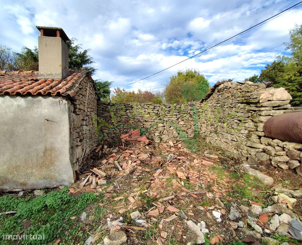 Moradia para reconstrução no centro de Penedono-4