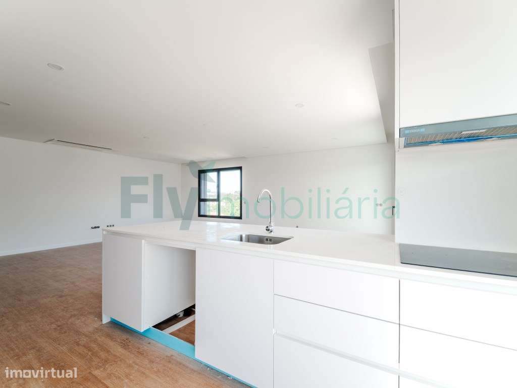 Apartamento T3 com Excelentes Áreas em Zona Central de Lousada-15