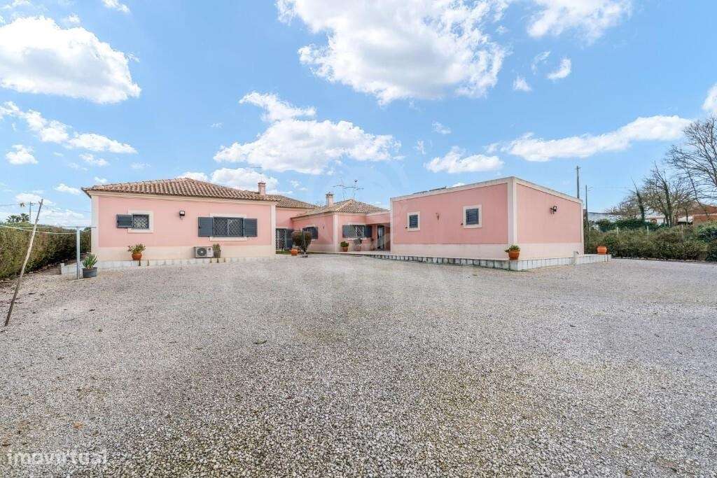 Moradia T4 Térrea com 1 Hectare de Terreno – Águas de Moura-12