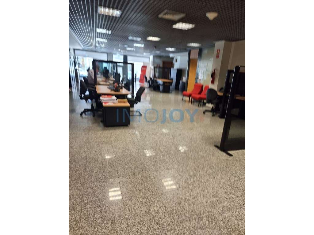 Duas Lojas e Armazém para venda nas Caldas da Rainha - Grande imagem: 5/26