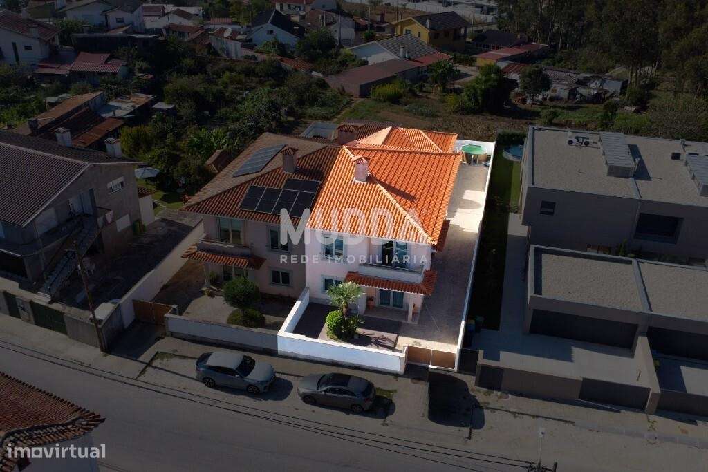 Excelente moradia geminada T4 em Santa Maria da Feira-2