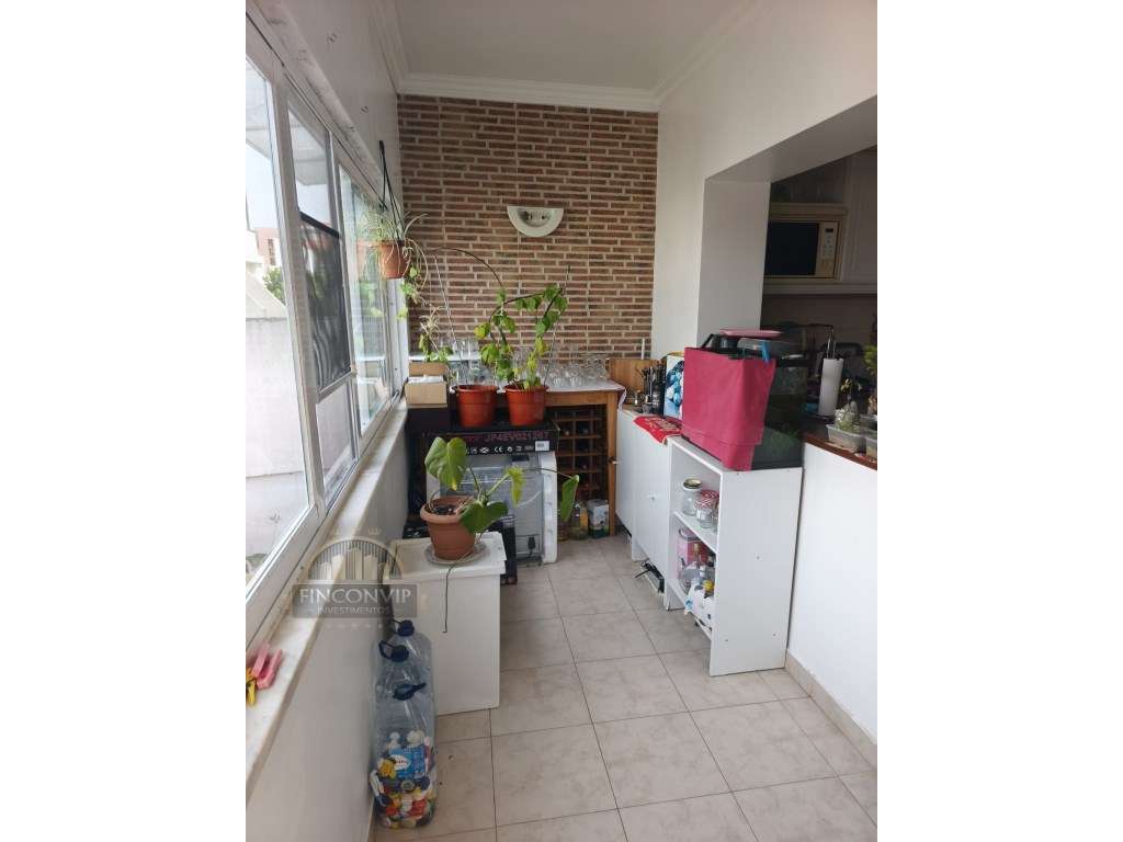 Vende-se andar de moradia bi-familiar - Rés do Chão em São Domingos...-9