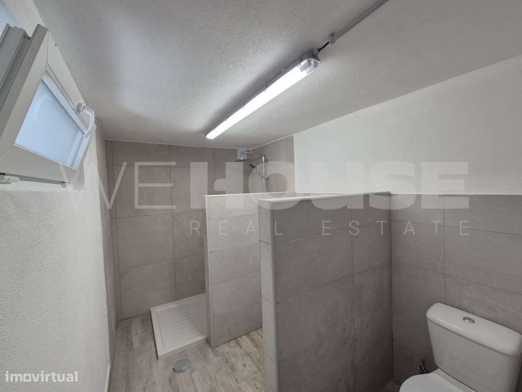 Armazém para Venda na Baixa da Banheira-6