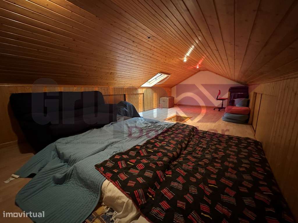 Apartamento T2+1 com Sótão a 350metros da praia de Sesimbra-27